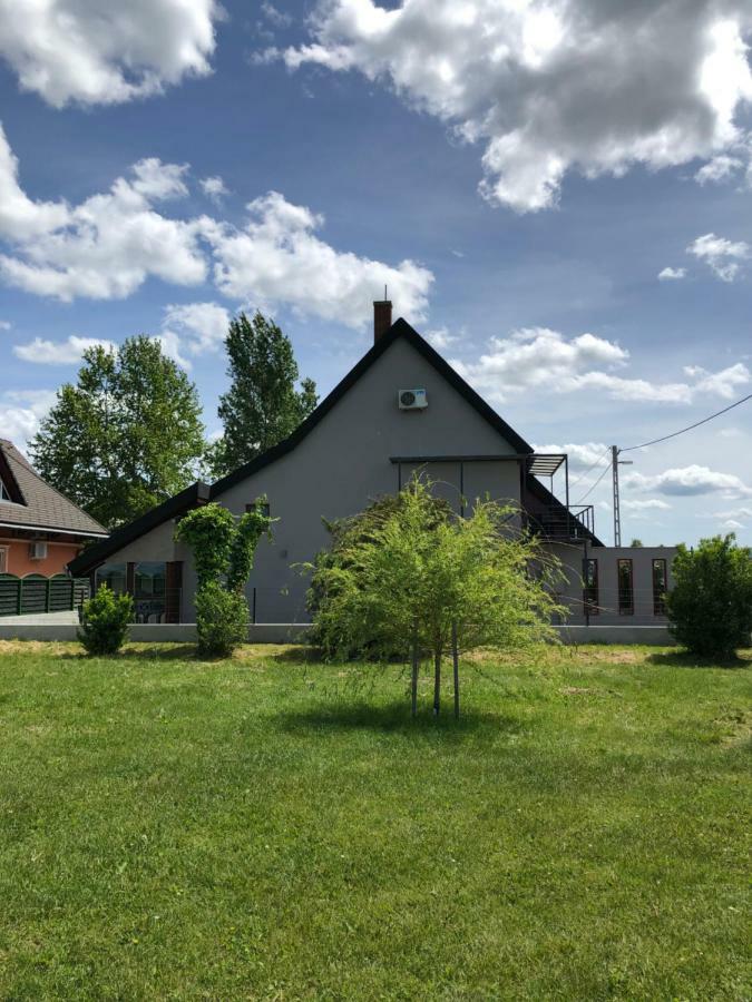 Hullam Apartman Balatonlelle Eksteriør bilde