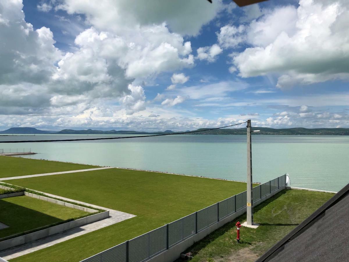 Hullam Apartman Balatonlelle Eksteriør bilde