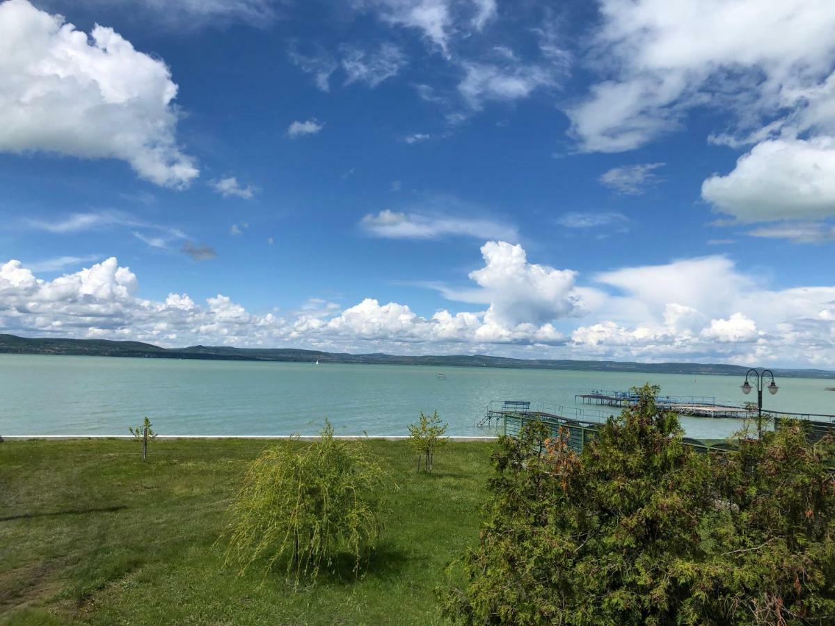 Hullam Apartman Balatonlelle Eksteriør bilde